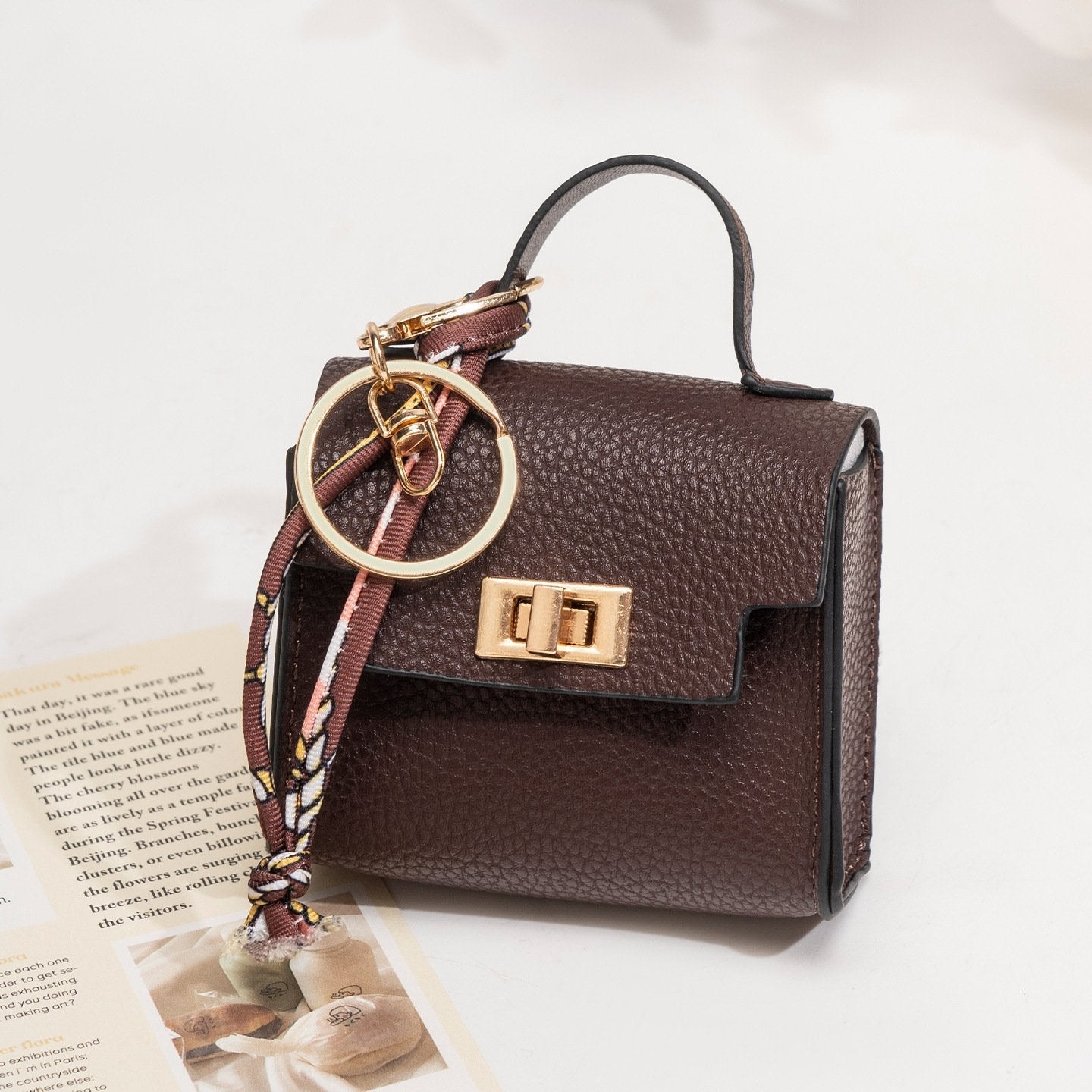 💥 Almost Gone! Cute Mini Bag Pendant for Car Keys & Purses 🌈 Top-Tier Leather. Don't Miss the Season’s Best Seller! 🏆