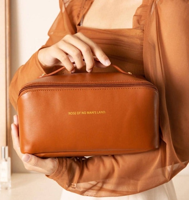 MAKEUP TRAVEL BAG - (Buy 1 Get 1 Free) 😍