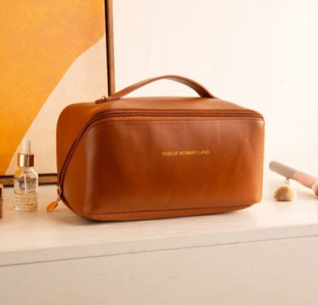 MAKEUP TRAVEL BAG - (Buy 1 Get 1 Free) 😍