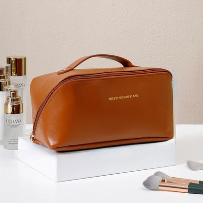 MAKEUP TRAVEL BAG - (Buy 1 Get 1 Free) 😍