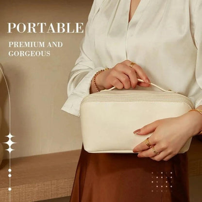MAKEUP TRAVEL BAG - (Buy 1 Get 1 Free) 😍
