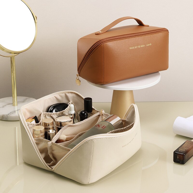 MAKEUP TRAVEL BAG - (Buy 1 Get 1 Free) 😍