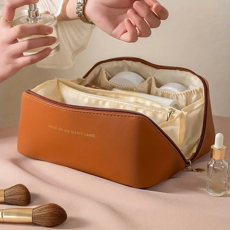 MAKEUP TRAVEL BAG - (Buy 1 Get 1 Free) 😍